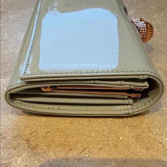 Ted Baker Mint beautiful light grey Wallet with RoseGold Accents - Picture 4 of 12